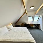 U Vlasskeho Dvora 3*